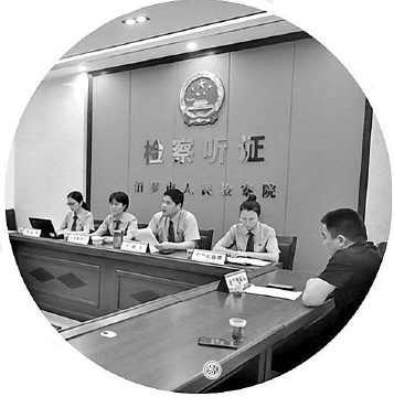 　　　图③：近日，湖南省汨罗市检察院举办杨某涉嫌故意毁坏财物案公开听证会。该院综合案件事实证据和量刑情节，公开听取各界意见，对其作出不起诉决定。　本报记者张吟丰　通讯员王丹摄