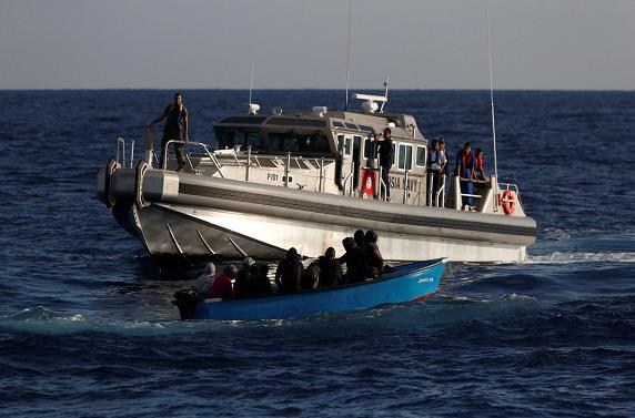 突尼斯附近海域​一艘非法移民船沉没 至少21人死亡