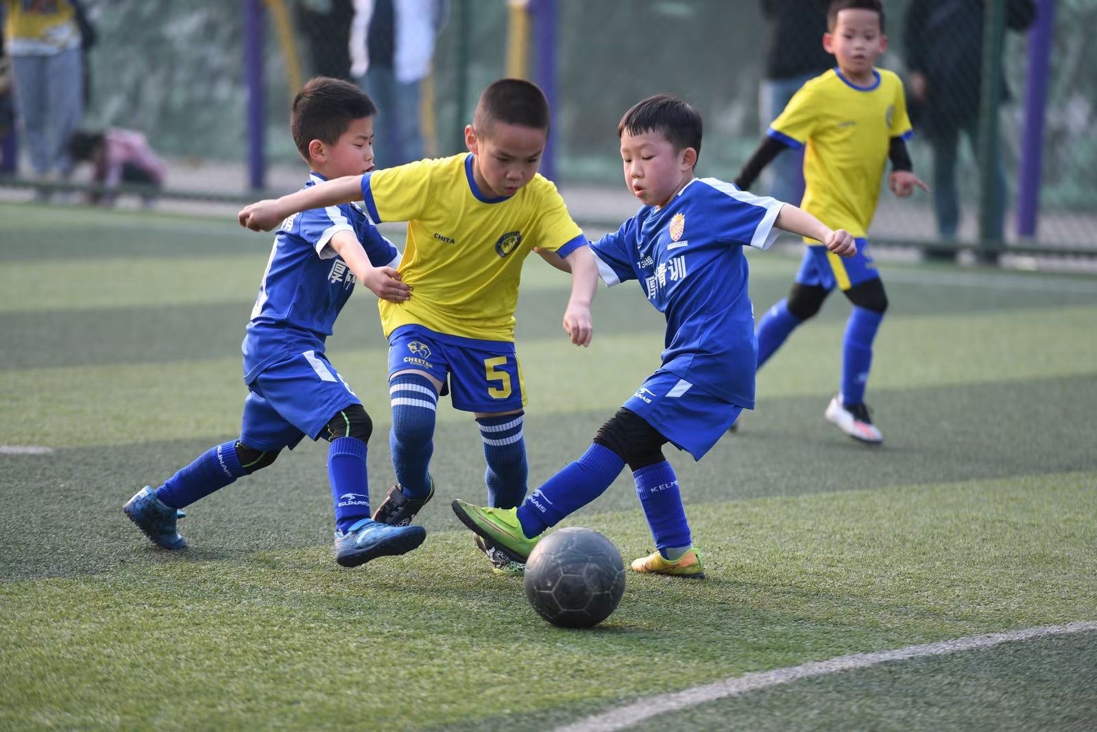 校园得分王胡恩瑞8岁孩子一年踢进94球皮皮真的很皮