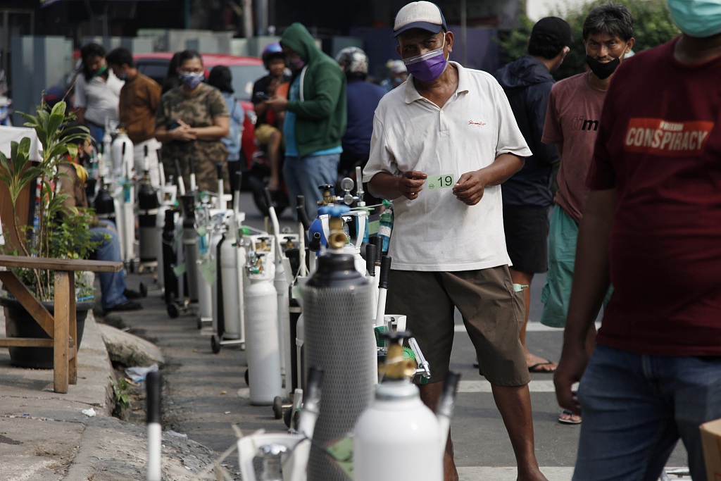 新冠患者大量涌入 印尼一医院氧气耗尽致63人死亡