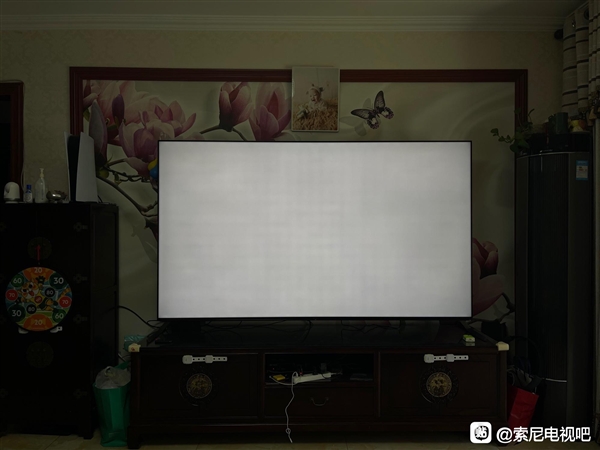 新浪科技综合|索尼电视跌下神坛？2万元新旗舰X95J被曝 “网格门”