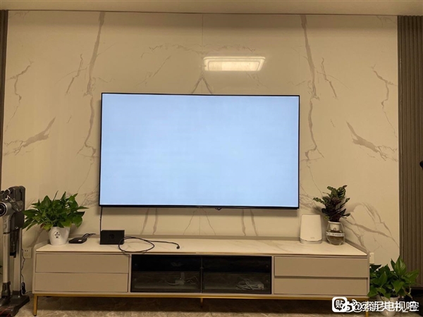 新浪科技综合|索尼电视跌下神坛？2万元新旗舰X95J被曝 “网格门”