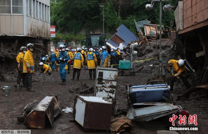 日本静冈县泥石流已致4死 救援黄金时间将至24人仍失联