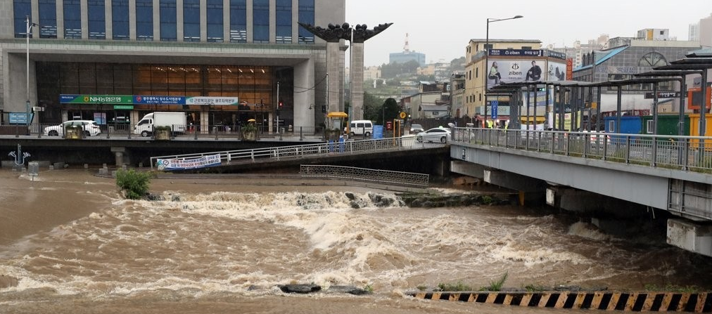 韩国南部地区遭遇暴雨 已致1人死亡