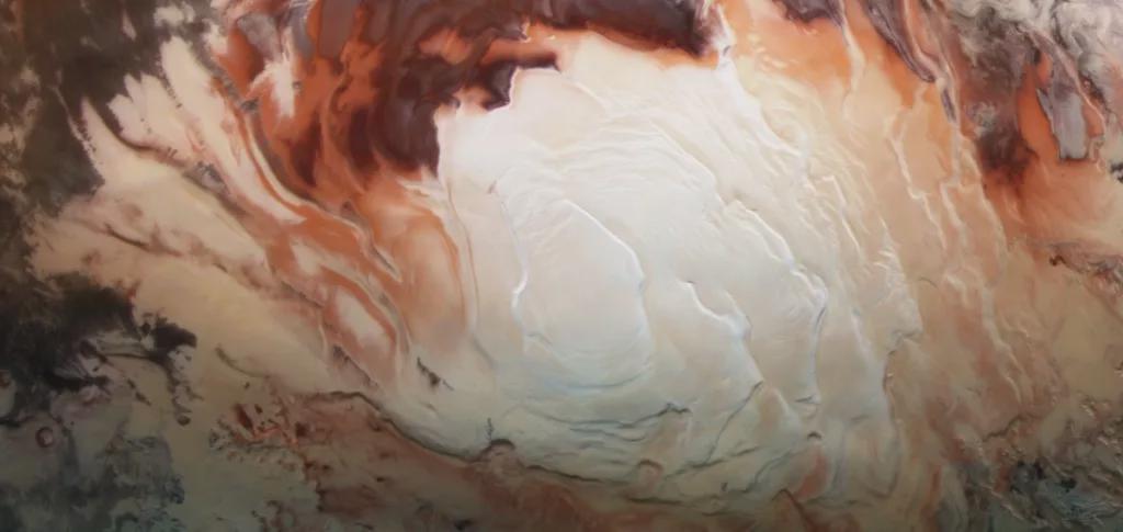 火星南极地表下可能存在数十个湖泊