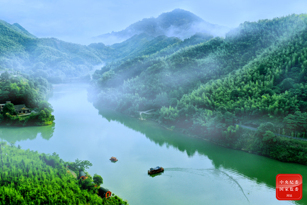江西省上栗县上栗镇斑竹村山水清幽,景色宜人,漫山遍野绿荫葱葱
