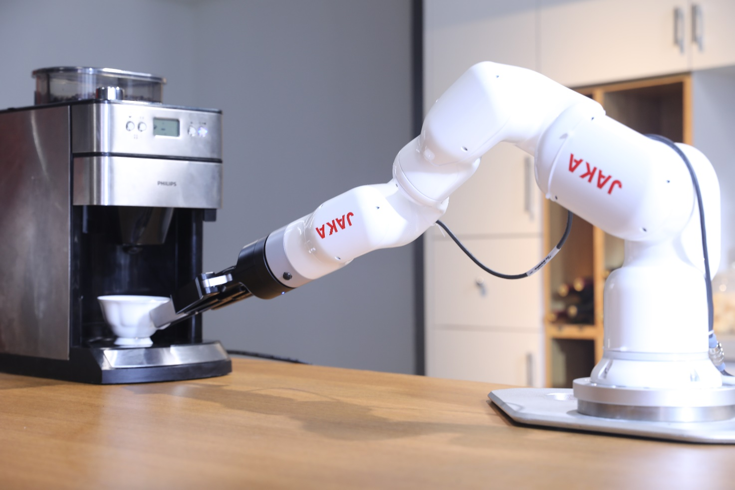 节卡MiniCobo协作机器人在商业领域的应用