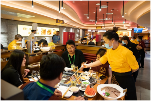 程序员转行餐饮上热搜大学生去当服务员不再被低看