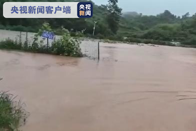 重庆渝北：大暴雨天气来袭 多地道路受阻鱼塘被淹
