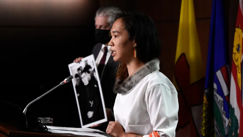 加拿大原住民议员要求对寄宿学校"反人类罪"进行调查|加拿大|反人类罪 - Vimarsana News