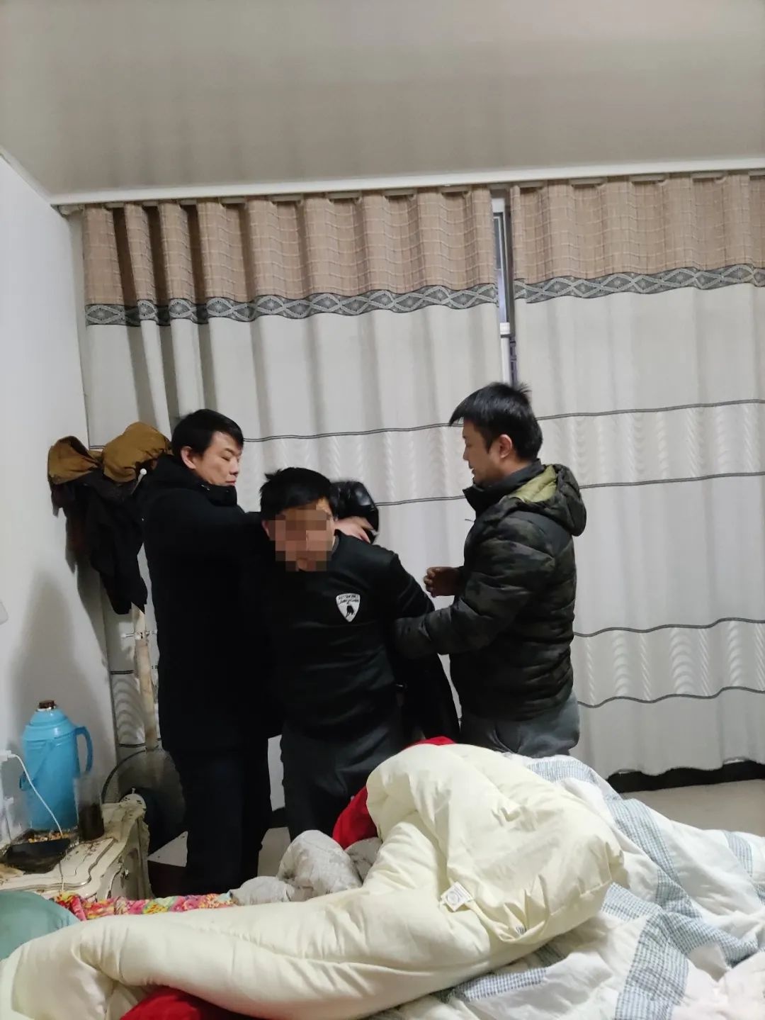 今年11月以来,我县五河镇,菖蒲镇,河图镇连续发生"空巢"入户盗窃案件.