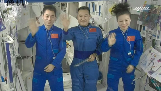 港媒元旦京港澳天宫对话今举行3名航天员认真回答三地学子提问