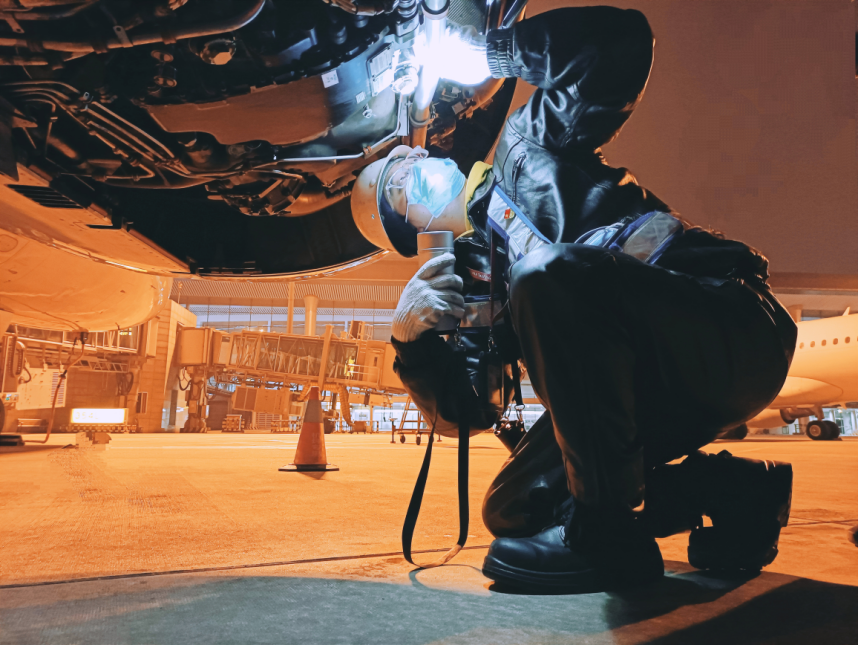 海航机务跨年夜坚守岗位守护安全出行