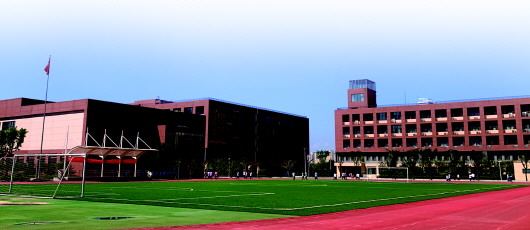 华山巍巍,清河汤汤. 济南市历