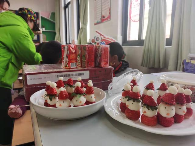 做美食品佳肴逛集市九亭五小在校园美食节中喜迎新年