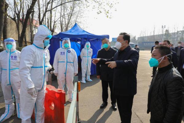 浙江代省长赴宁波检查疫情防控四不两直进防范区看到有村民没戴口罩