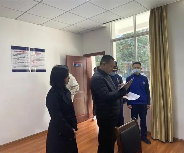 大英县委书记胡铭超调研指导城镇救援消防力量建设工作