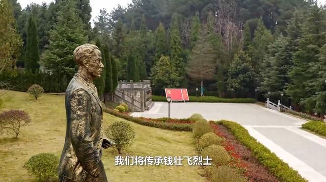卢志英烈士长眠的南京雨花台,当地小学于1955年以他的名字成立中队,为