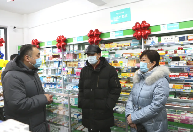 佳木斯市市场监督处理局党组秘书、局长都海鸥参加黑访稽查。