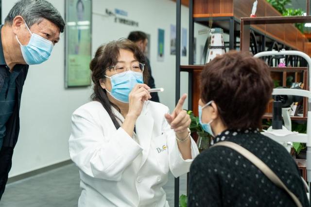 中山眼科中心斜视弱视专科教授,金眼科名医工作室首席专家康瑛教授