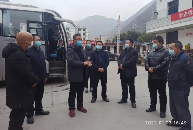 1月3日,元旦假日第三天,县委书记文元旦在文县汽车站检查道路运输行业