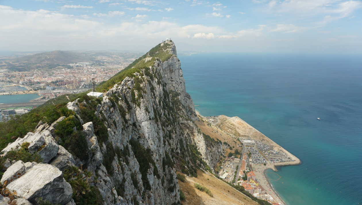 英国在直布罗陀围海造田扩建军事或民用设施西班牙挑衅主权