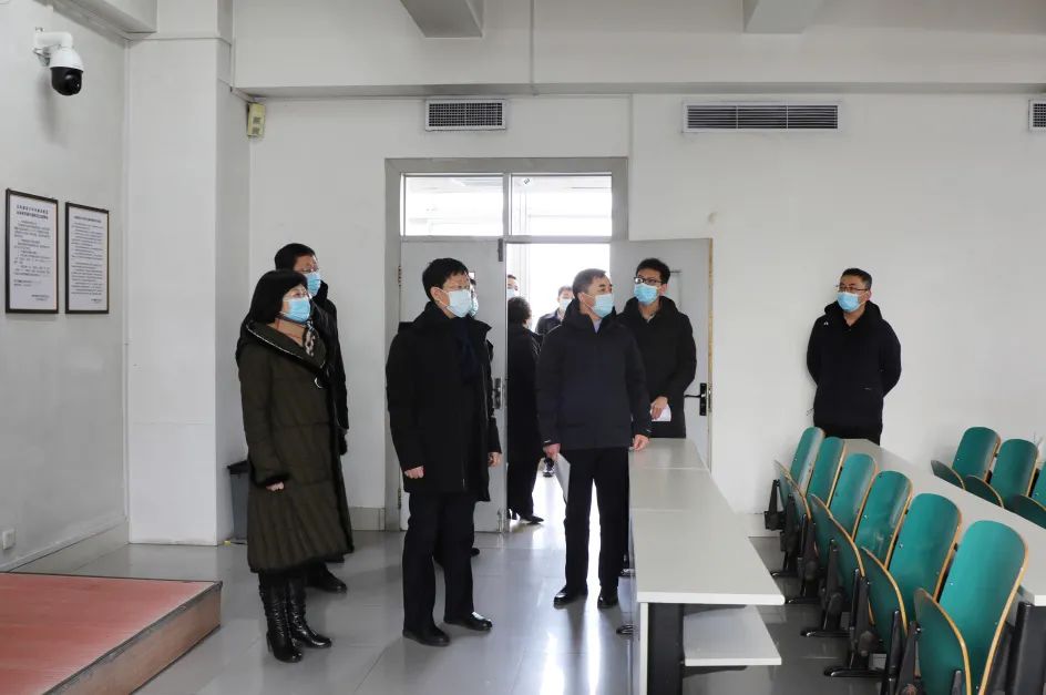 沈阳市委常委,副市长王少林在考前来校检查指导研究生招生考试考点