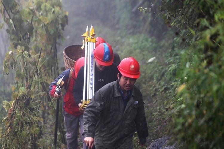 国网故事我们在神农架搞电网勘测
