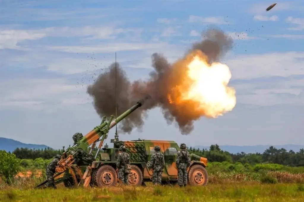 图片说明:车载122毫米榴弹炮系统 人民前线图