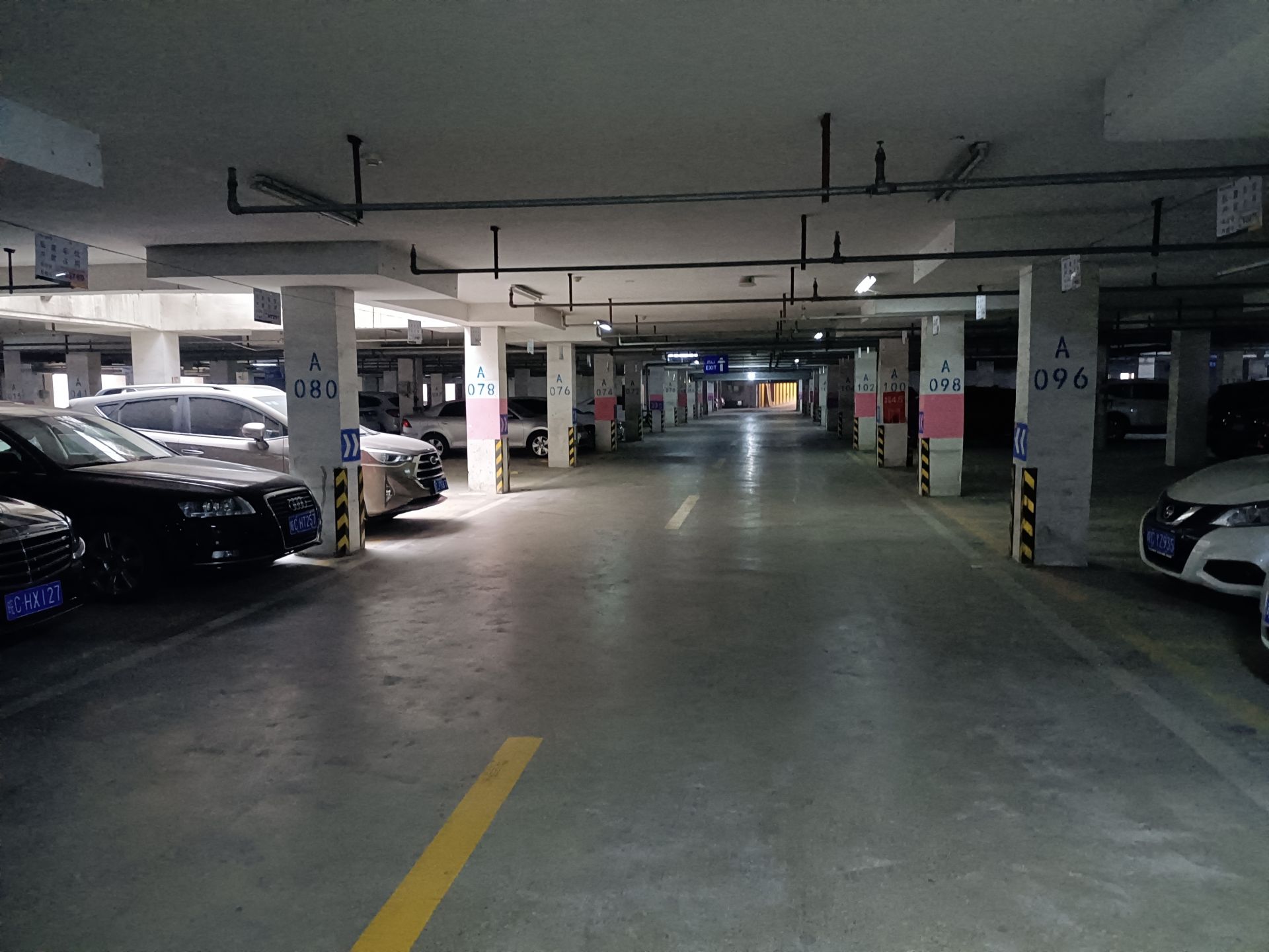 蚌埠一小区地下车库