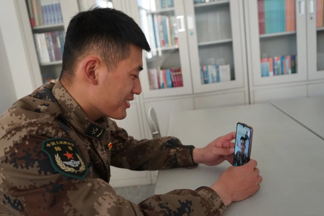 疤不得怎么用好样的！这些双胞胎同年考上大学，同年参军入伍_https://www.jmylbn.com_新闻资讯_第24张