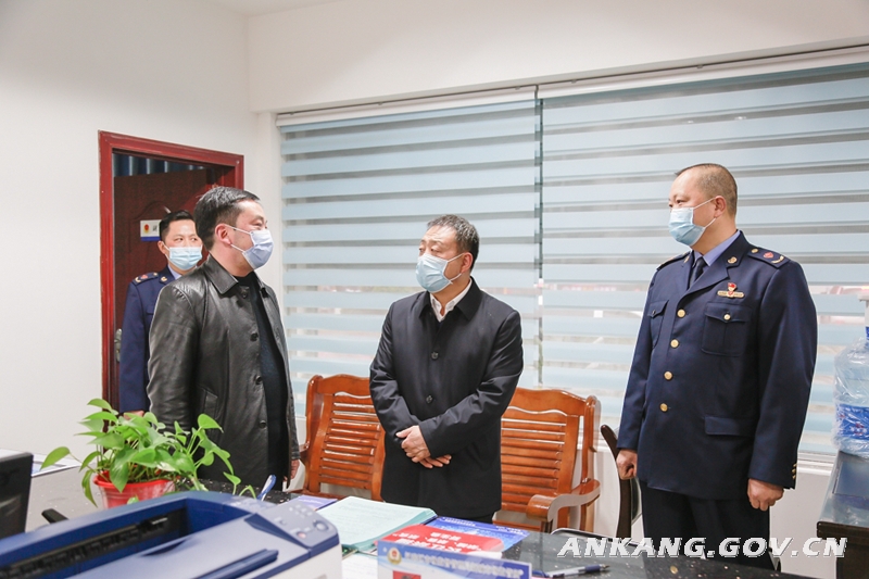 (武文罡在汉滨区新城市场监管所调研市场主体培育工作)