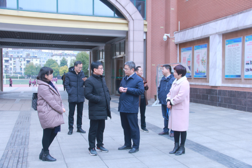 合肥市委教育工委专职副书记李仲生一行调研合肥一中包河分校