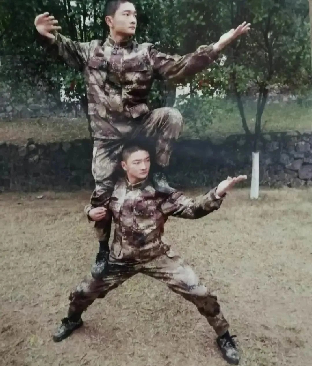 疤不得怎么用好样的！这些双胞胎同年考上大学，同年参军入伍_https://www.jmylbn.com_新闻资讯_第17张