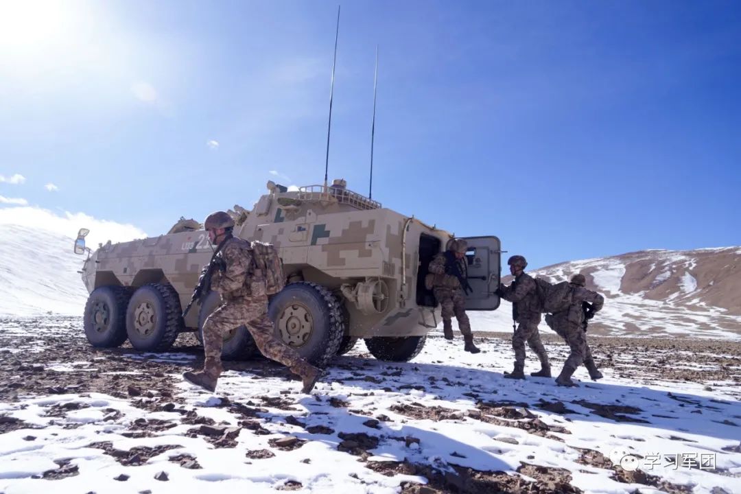 高原腹地演练合成战术|解放军报_新浪财经_新浪网