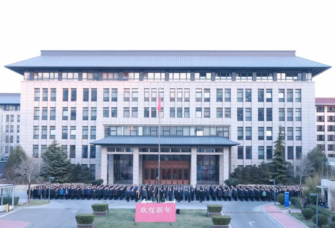 ①工信部举行2022年新年升国旗仪式■《瞭望》新闻周刊:制造强国筑牢