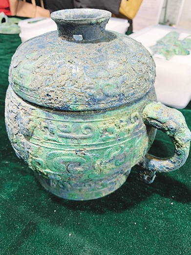 琉璃河遗址发掘区m1901墓非常著名.历经多次发掘出土了许多文物.