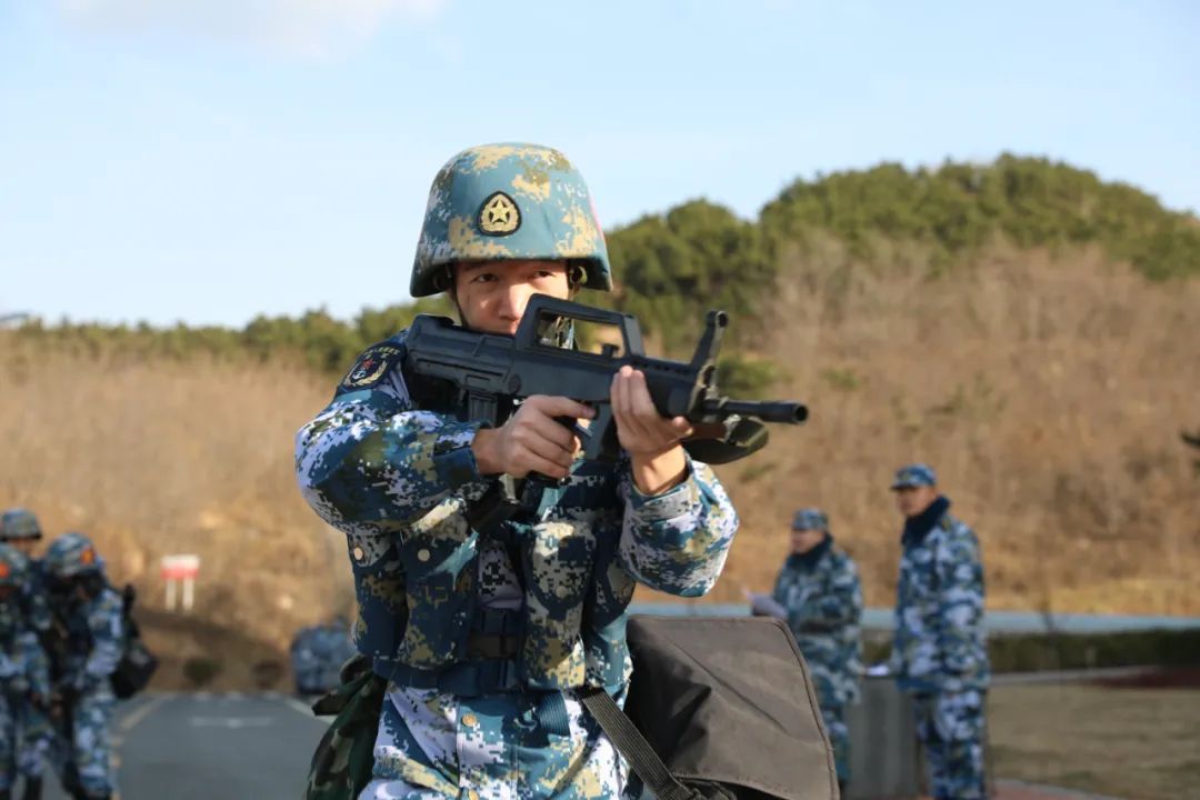 帅海军学员鲸武勇士驰骋战场气场爆棚