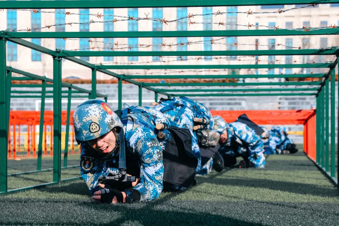 帅海军学员鲸武勇士驰骋战场气场爆棚