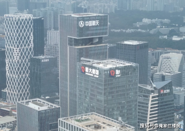 刚刚，“恒大集团”深圳总部招牌，正在被拆除！