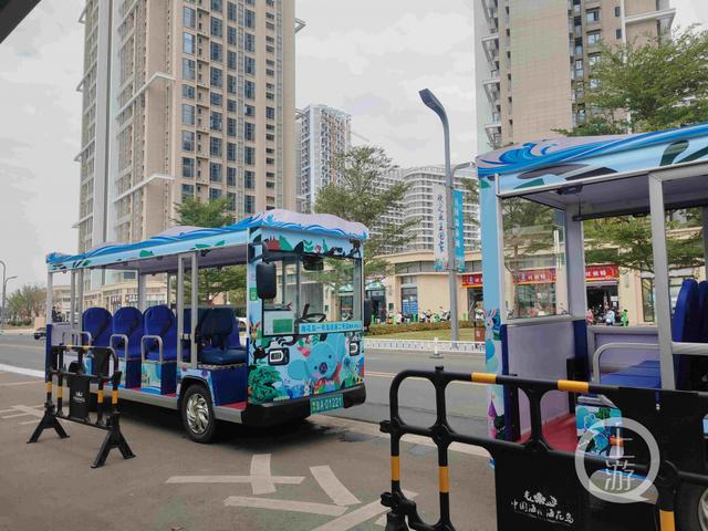 1月9日,已完工的恒大海花岛楼盘前的短驳车.