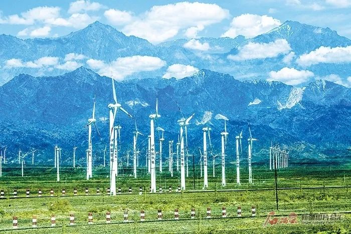 　　华电新疆发电有限公司新能源分公司雪湖风场（摄于2019年7月12日）。刘生辉摄