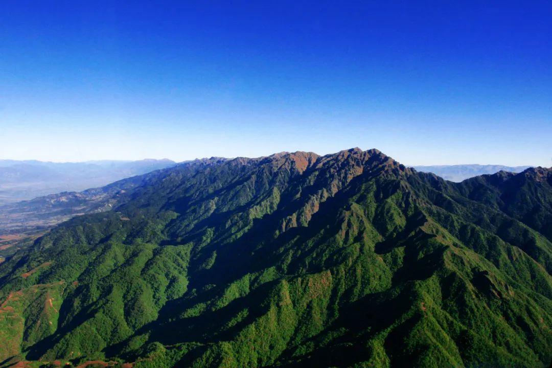 鸟瞰高黎贡山 艾怀森 摄