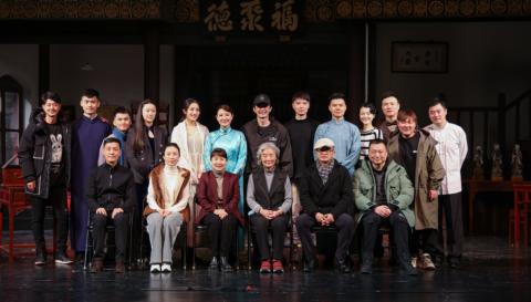 北京人艺2021年度青年演员考核照曝光冯远征任考官81岁吕中气色佳