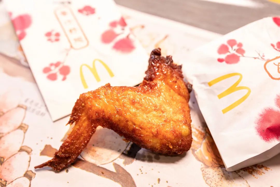 内含福利麦当劳年味上新汉堡加了梅干菜还有小龙虾