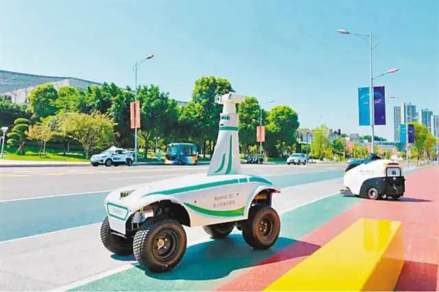 　　智行者科技（重庆）公司推出的无人巡逻车。（受访者供图）