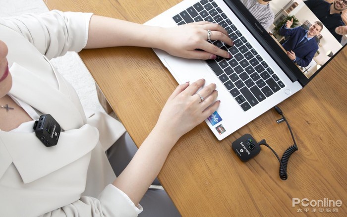 太平洋电脑网|为精简而声 枫笛Blink900迷你双通道无线麦克风系统发布