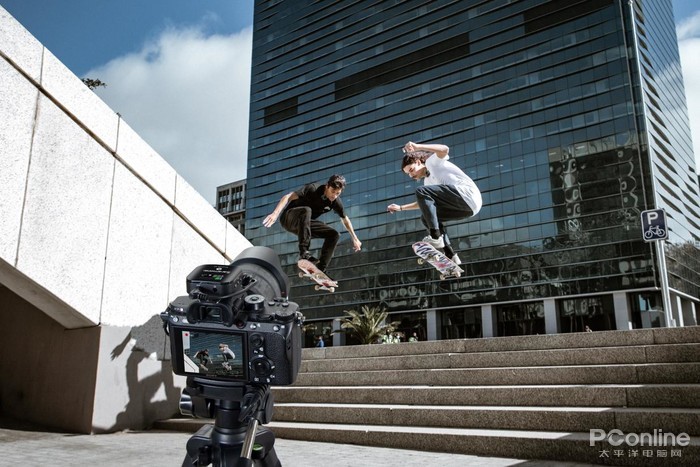 太平洋电脑网|为精简而声 枫笛Blink900迷你双通道无线麦克风系统发布