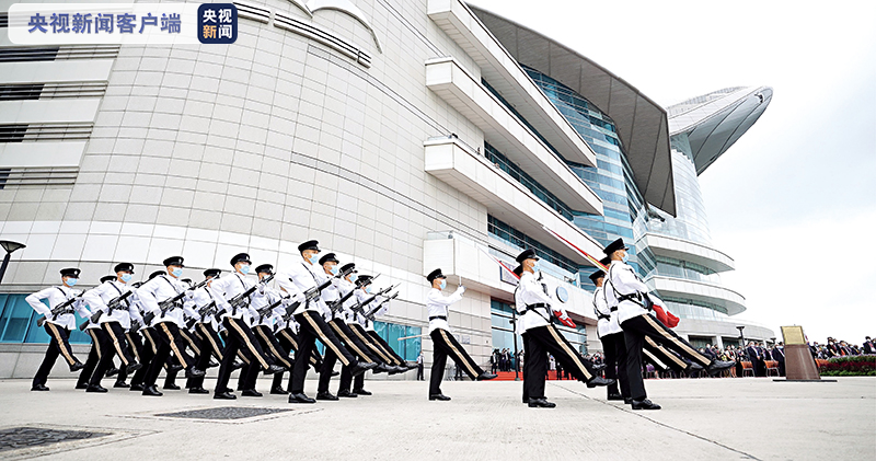 香港警队7月1日起全面转用中式步操 有电子学习课程