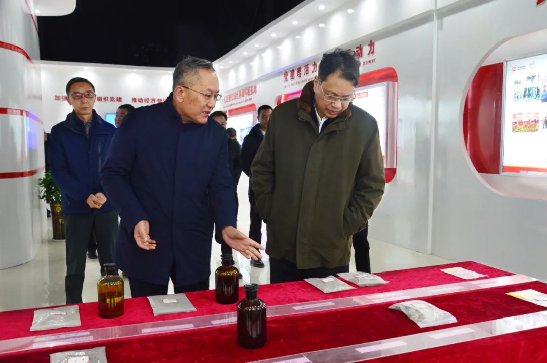 副书记,州长钟阳,黔南州州委常委,瓮安县委书记杨朝伟等领导陪同调研